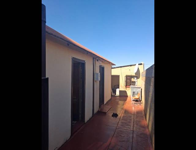 1 BEDROOM HOUSE FOR SALE IN JABAVU